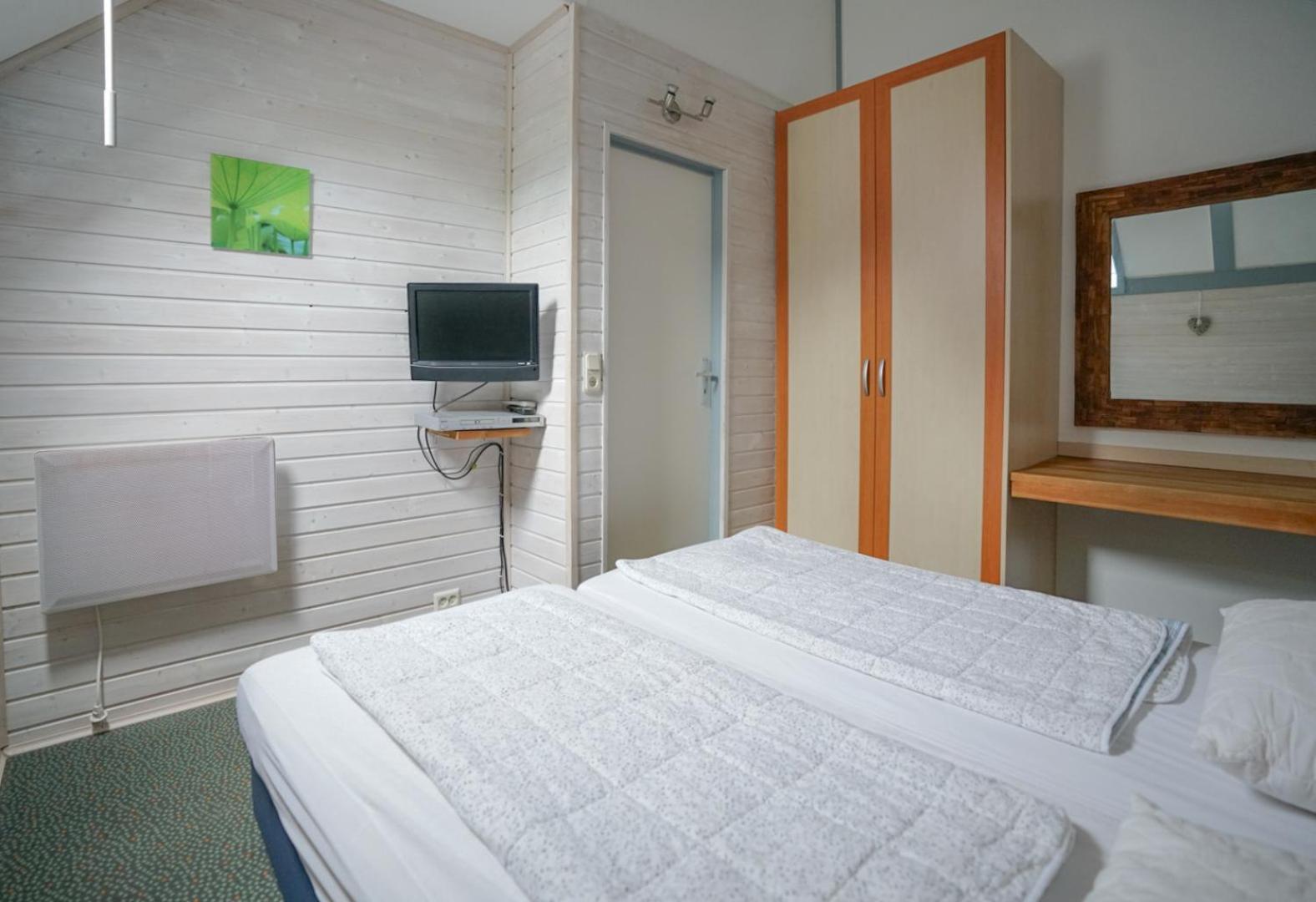 Ferienhaus "Gestiefelter Kater" Am See Im Bergland Kirchheim  Esterno foto