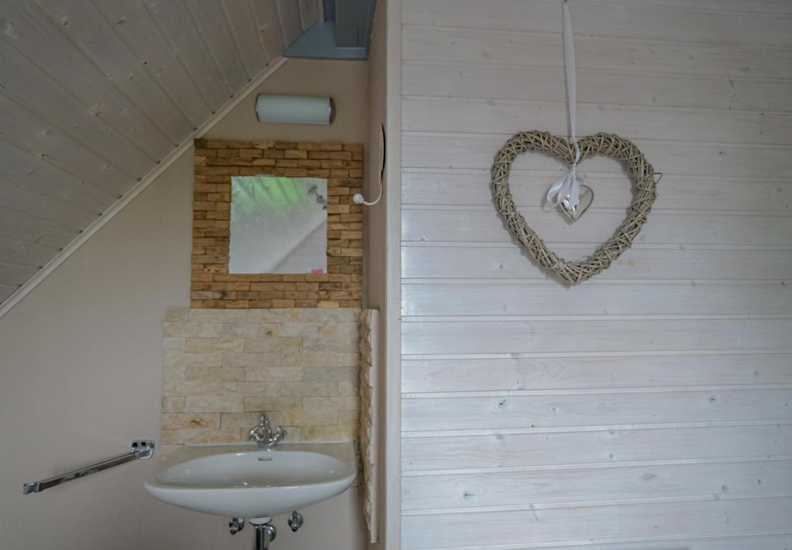 Ferienhaus "Gestiefelter Kater" Am See Im Bergland Kirchheim  Esterno foto